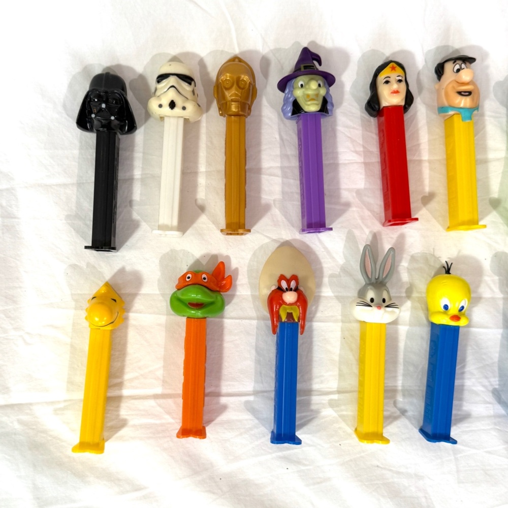 Set of 18 PEZ Dispensers VNTG 80s, 90s, 00s - Picture 2 of 4